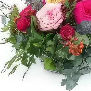 Бордо цветя- Аранжировка от пъстри рози на Гуадалахара Букет/договореност цвете