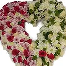 Kiambu (andre) blomster- Mums And Roses Hearth Wreath Blomsterarrangementer bukett