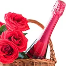 fiorista fiori di Koblach- Cesto di rose rosse con vino rosso e cioccola Bouquet floreale