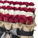 Ad Dilam blomster- Roser i Jute Tray Blomsterarrangementer bukett