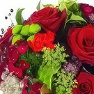 קייס-פיילוט פרחים- זר עגול אדום של ריגה זר פרחים/סידור פרחים