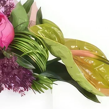 بائع زهور نانت- تكوين الحب المربع باقة الزهور